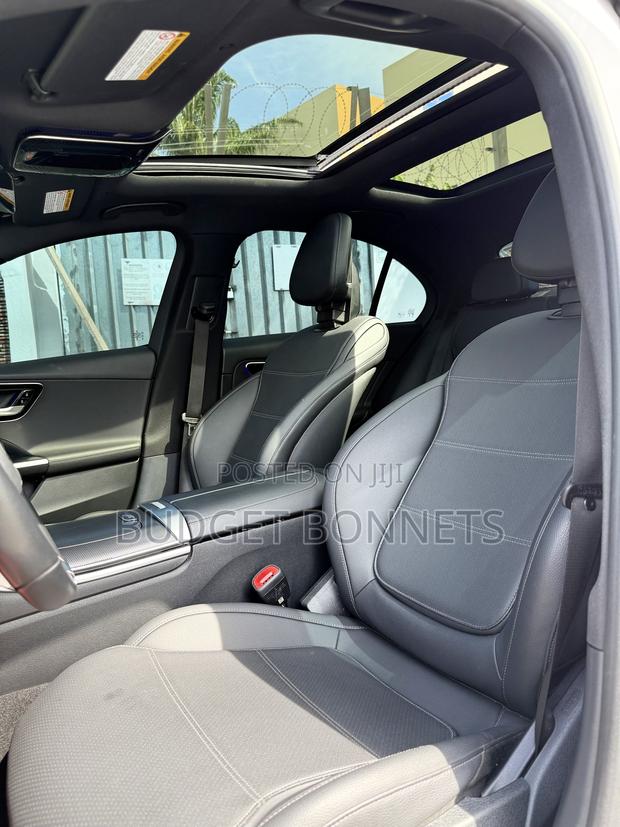 Mercedes-Benz C300 2024 White · Photo 4