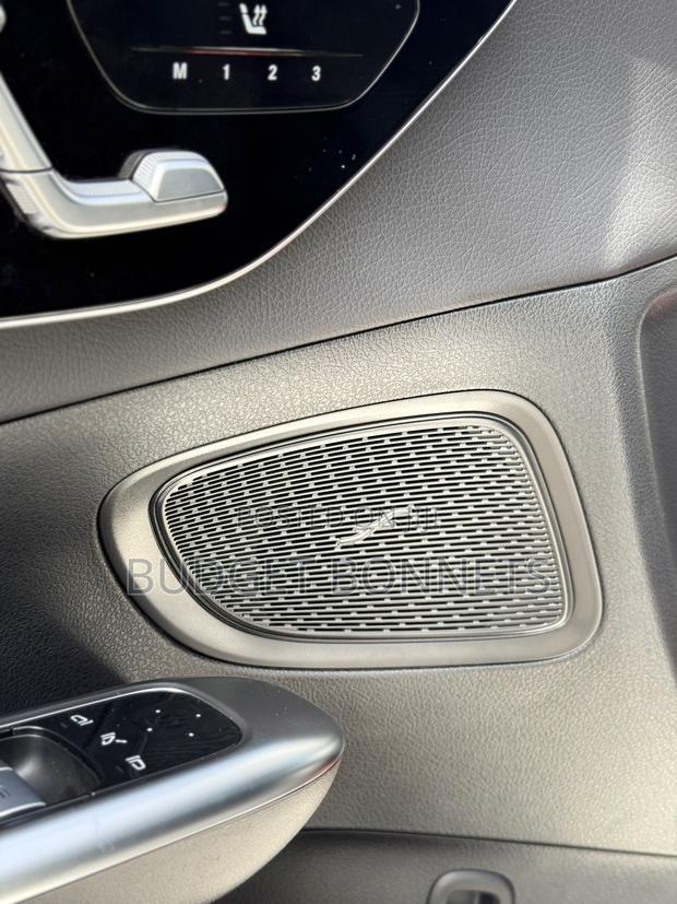 Mercedes-Benz C300 2024 White · Photo 5