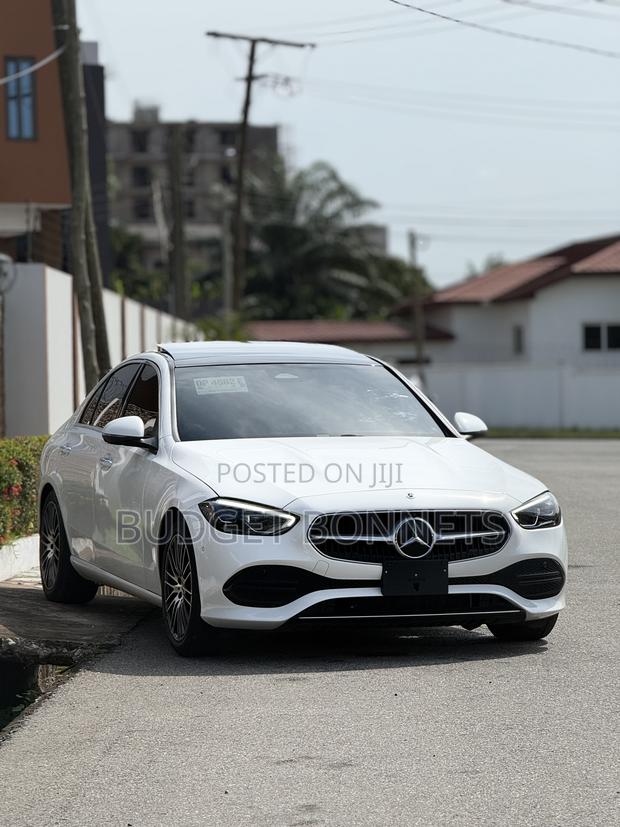 Mercedes-Benz C300 2024 White · Photo 3