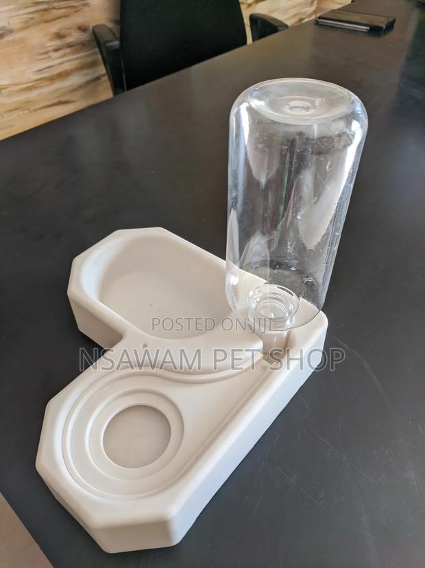 Corner Bowl for Feed and Water · Photo 2
