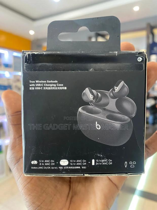 Beats Studio Buds · Photo 2