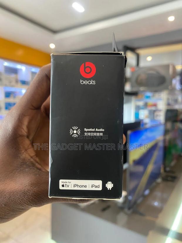 Beats Studio Buds · Photo 3