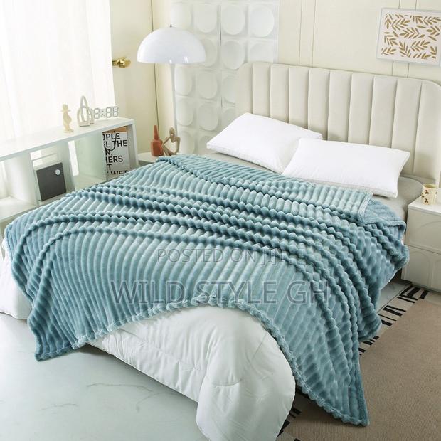 Quality Luxury Ultra Soft Throw Blankets · Photo 7