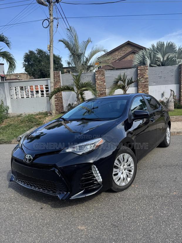 Toyota Corolla LE 4dr Sedan (1.8L 4cyl CVT) 2017 Black · Photo 2