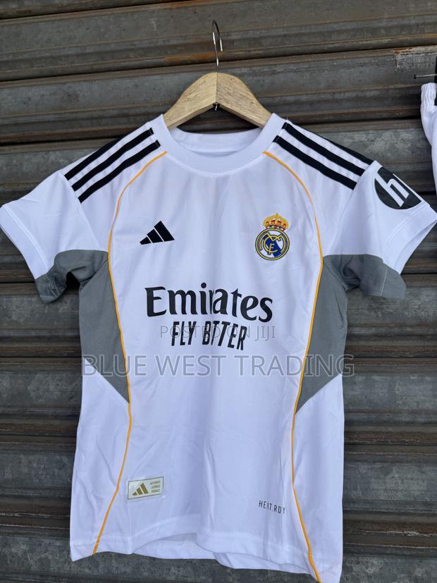 Real Madrid 2025/2026 Home Jersey _ Real Madrid Children Jersey · Photo 2