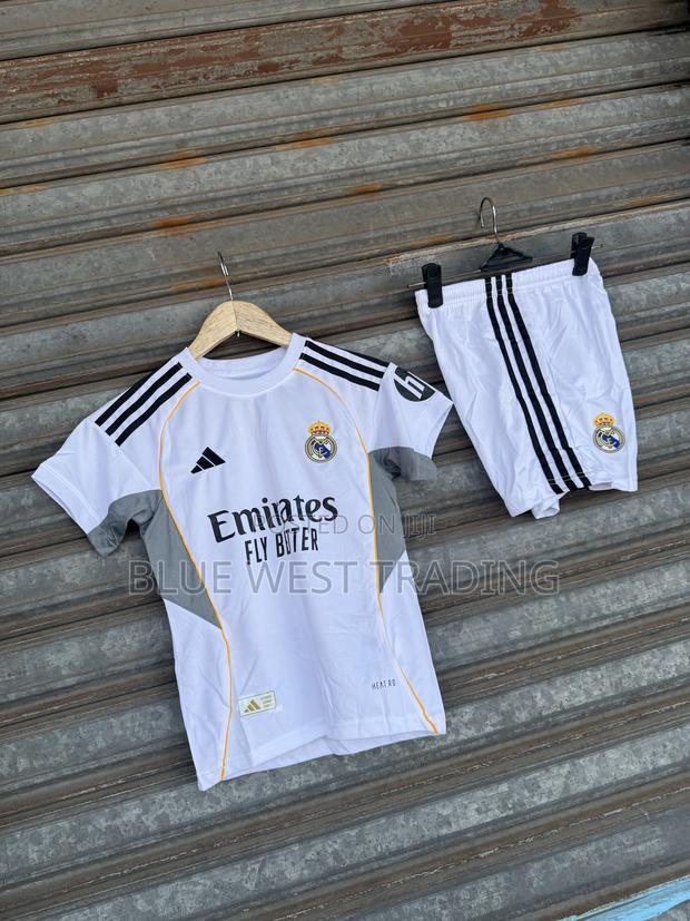 Real Madrid 2025/2026 Home Jersey _ Real Madrid Children Jersey · Photo 4