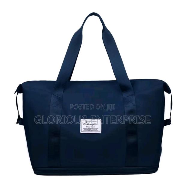 Waterproof Traveling Bag · Photo 2