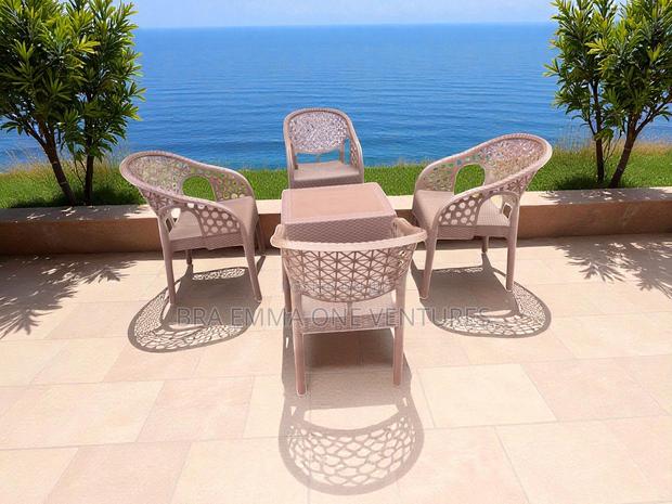 Four Set Garden Chairs With Table · Photo 1