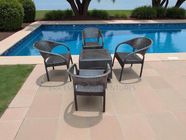 Four Set Of Garden Chairs And Table · Photo 1