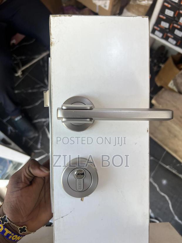 Stainless Lock · Photo 1