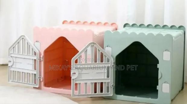 Medium Plastic Dog Kennel · Photo 1