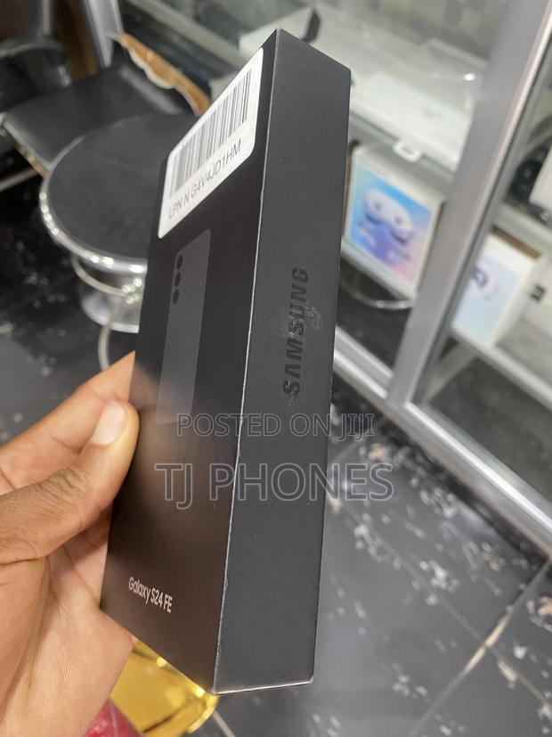 New Samsung Galaxy S24 FE 256 GB Gray · Photo 3