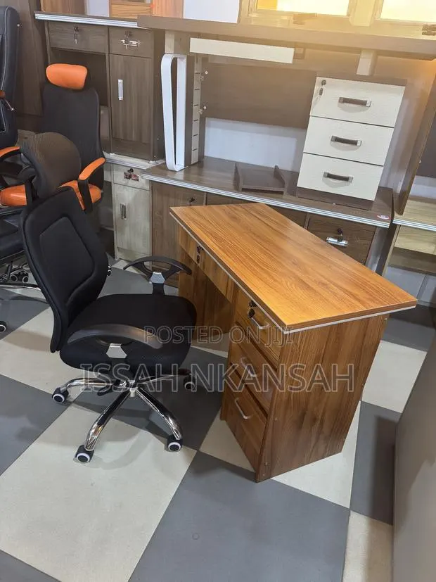 Brown Desk and Chair · Photo 1