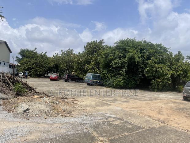 1acer Land at Tesano for Sale · Photo 3