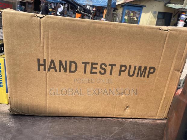 Manual Hydraulic Pressure Test Pump · Photo 2