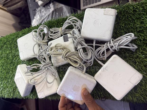 Apple Original 85watts Magsafe 2 Home Used Chargers From Uk · Photo 1