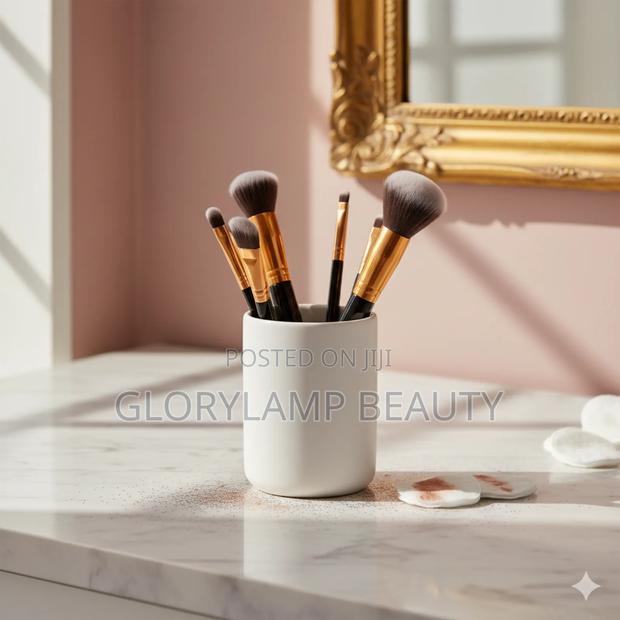 Professional 8-Piece Makeup Brush Set – Black Gold · Photo 3
