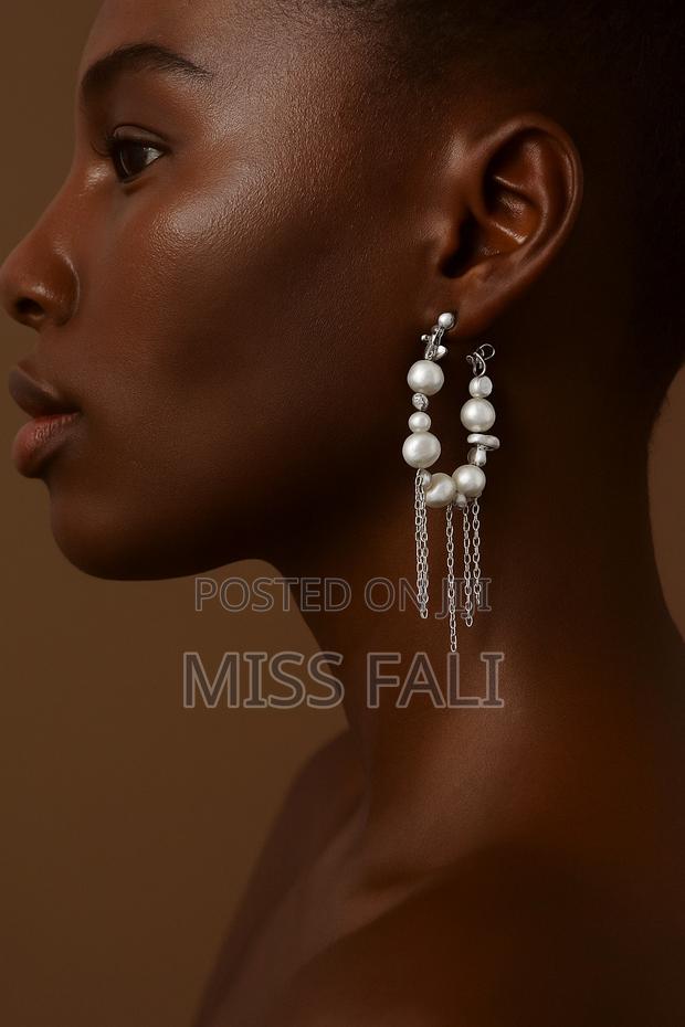 Classy Statement Drop Earrings With Pearls · Photo 1