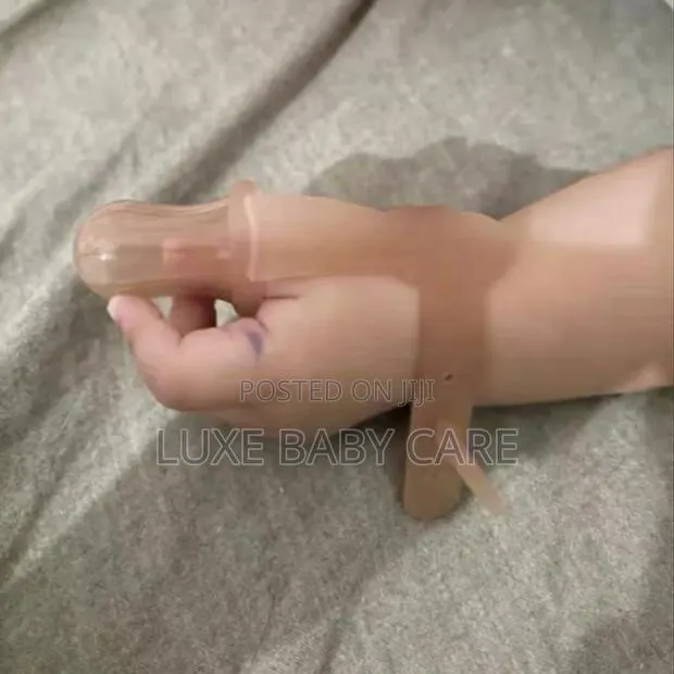 Silicone Baby Thumb Guard · Photo 3