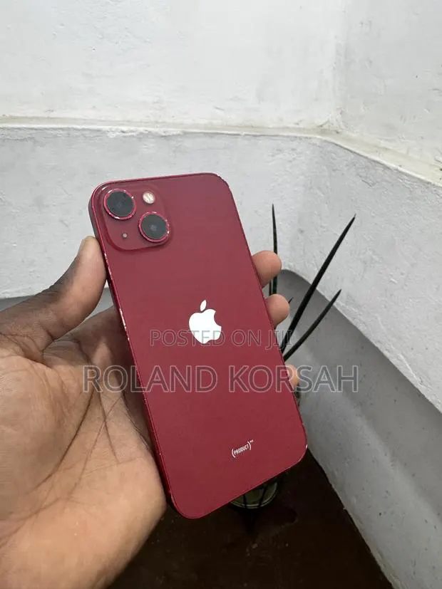 Apple iPhone 13 128 GB Red · Photo 1