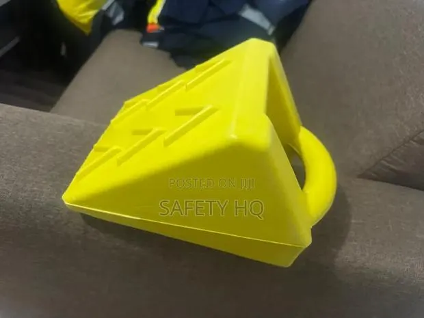 Wheel Chock HV LV · Photo 1