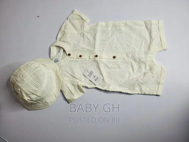 George Baby Line Jumper With a Summer Hat · Photo 1