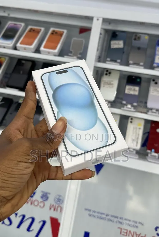 New Apple iPhone 15 128 GB Blue · Photo 1