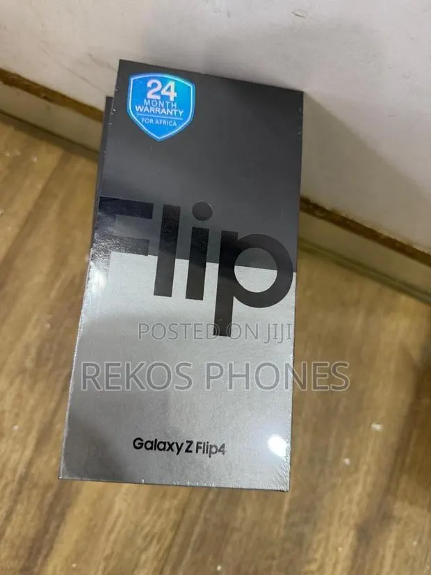 New Samsung Galaxy Z Flip4 256 GB Black · Photo 1