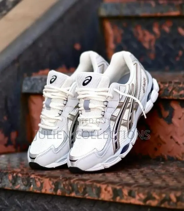 Asics Gel Kayano Cream and Ash · Photo 1