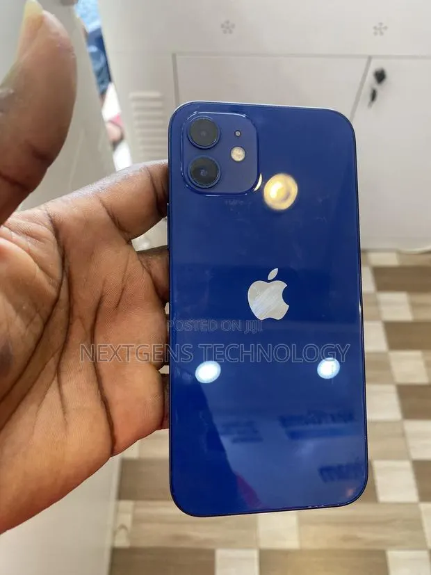 Apple iPhone 12 64 GB Blue · Photo 1