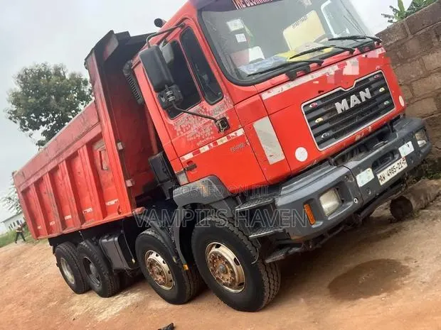 MAN Double Axle Truck · Photo 1