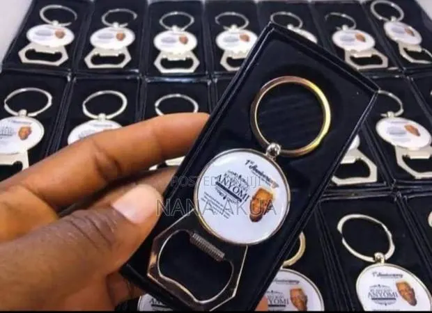 Customised Metal Keyholder (Doming) as Souvenir · Photo 1