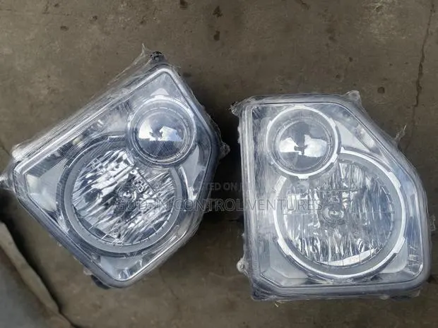 Jeep Liberty Headlight Pair · Photo 1