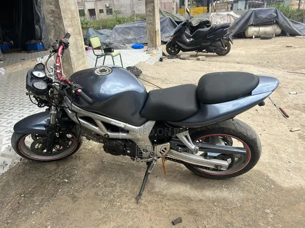 Suzuki SFV650 2012 Blue · Photo 1