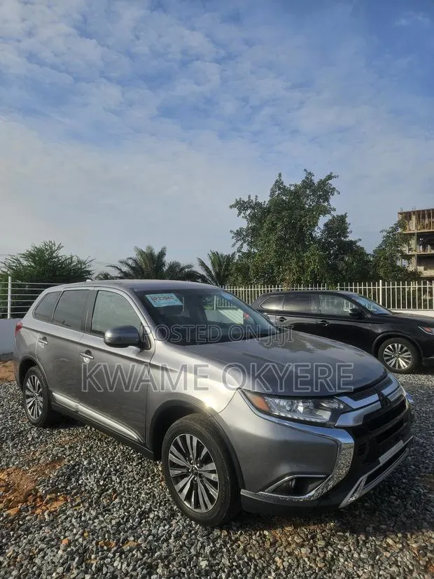 Mitsubishi Outlander SE FWD 2019 Gray