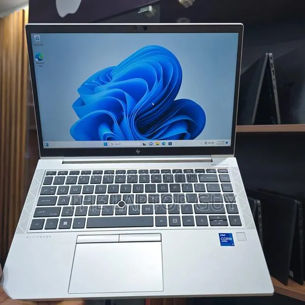 Laptop HP EliteBook 840 G8 8GB Intel Core i7 SSD 256GB · Photo 1