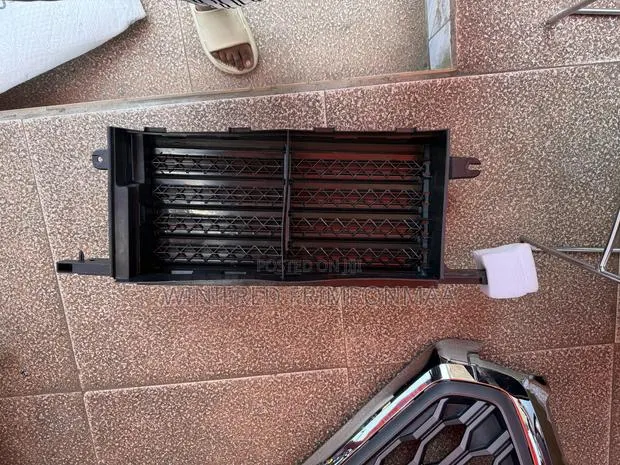 Ford F150 Short Shatter Grille · Photo 1