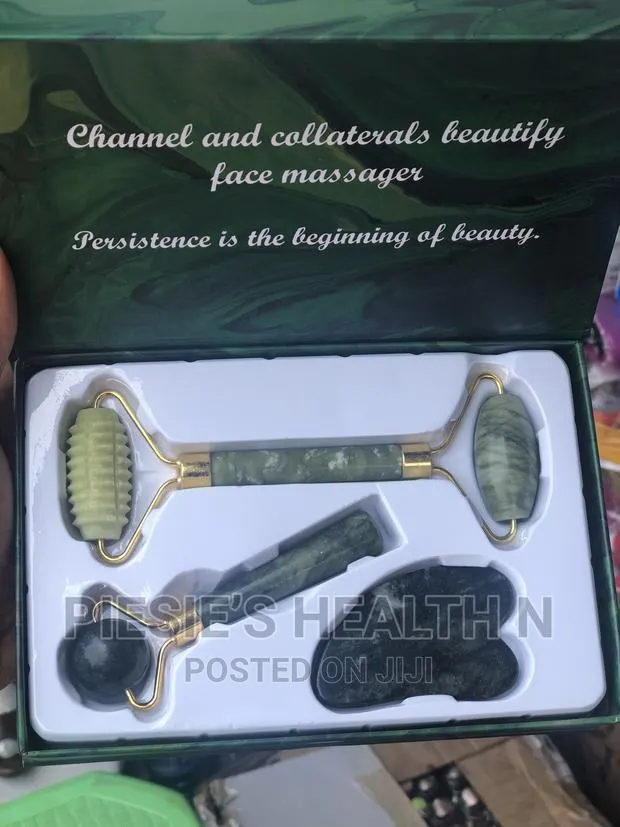 Natural Jade Beautifying Face Roller And Massager · Photo 1