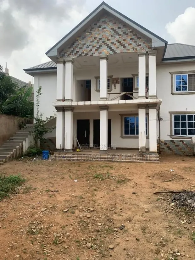 7bdrm House in Pokuase for sale · Photo 1