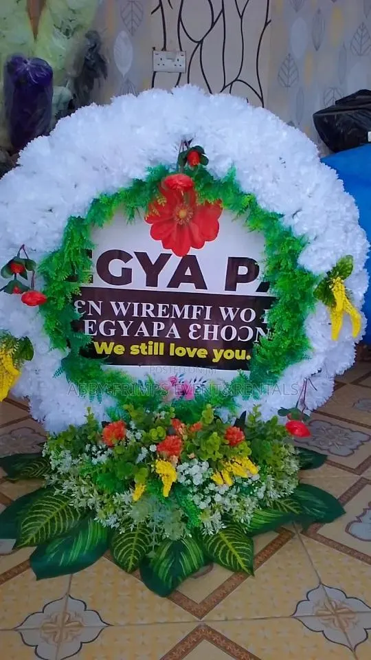 Customized Funeral Wreath · Photo 1