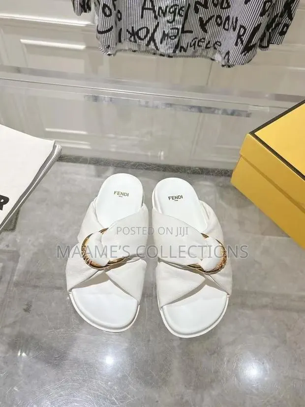 Fendi Feel Knot Leather Slide Sandals / Slippers · Photo 1