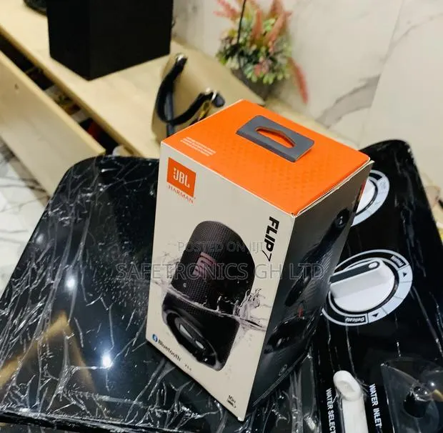 JBL Deep Bass Flip 7 Bluetooth Black Speaker · Photo 1