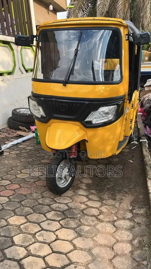 New Motorcycle 2025 Yellow · Photo 1