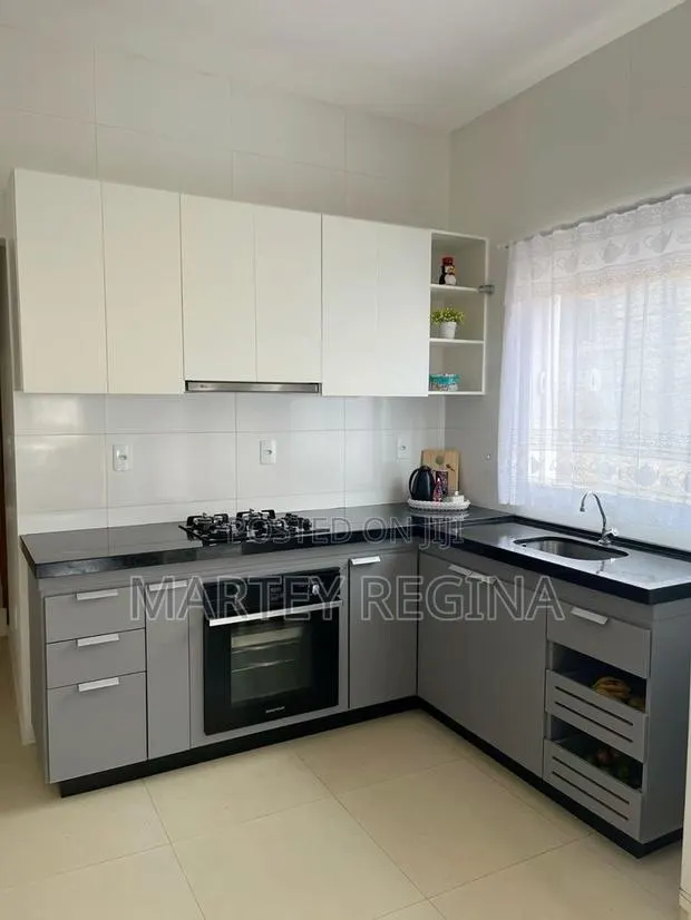 Simple Kitchen Cabinets · Photo 1
