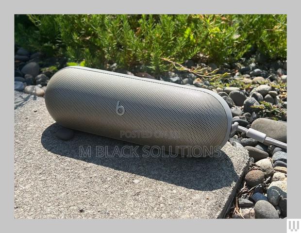 Beats Pill (Wireless Bluetooth Speaker) - Champagne Gold: Portable · Photo 2