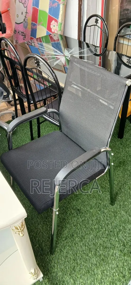Aaffordable Visitors Chair · Photo 1