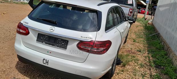 Mercedes-Benz C200 2015 White · Photo 2