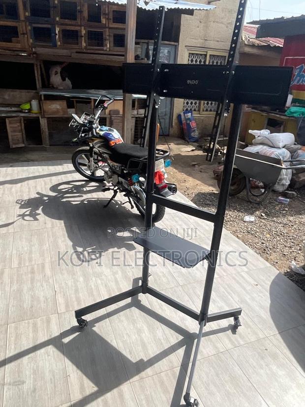 Eldo Executive Pro Viewing Stand 55–100” · Photo 1