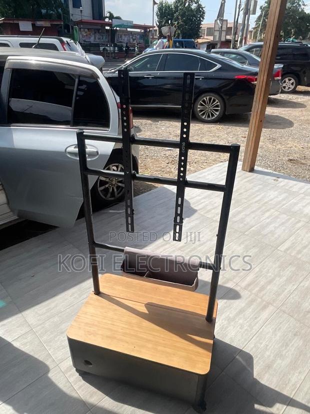 Classic Heritage Screen Station 43–65” · Photo 1