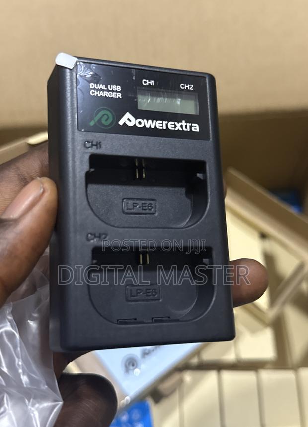 Dual Lp-E6 Charger With Screen · Photo 1